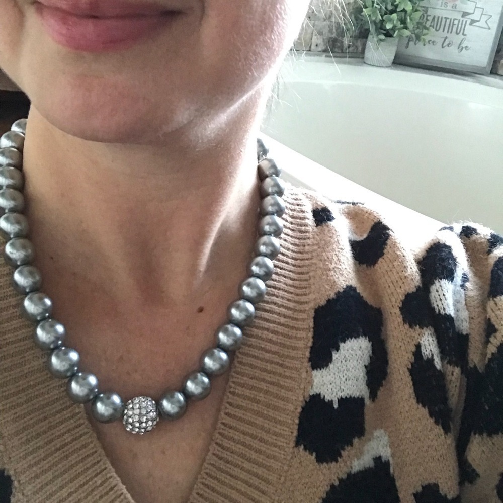 ♥️Charcoal Beaded Necklace with Rhinestone Charm - Picture 4 of 4